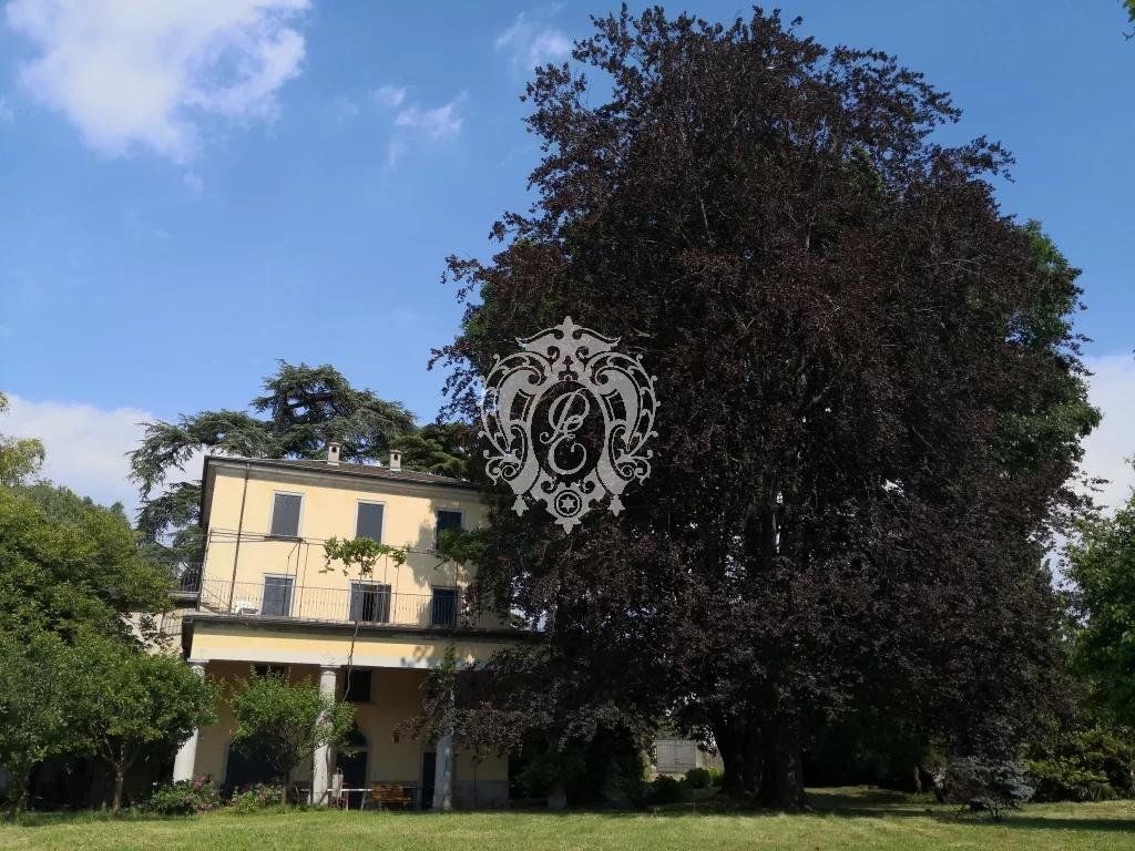 Вилла в Казнате-кон-Бернате, Италия, 515 м2 фото 1