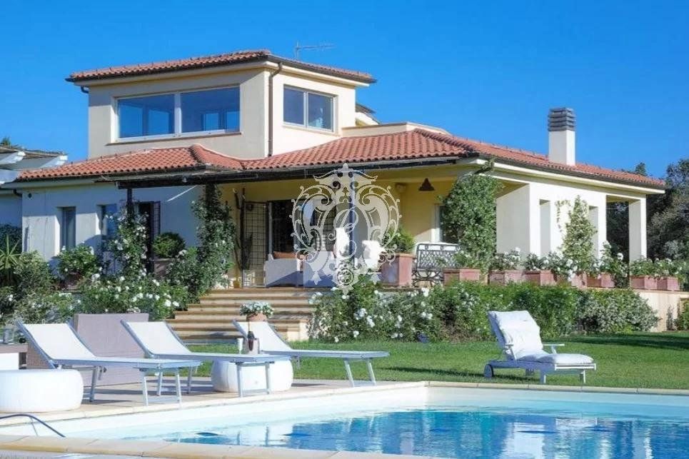 Вилла в Монтальто-ди-Кастро, Италия, 260 м2 фото 1