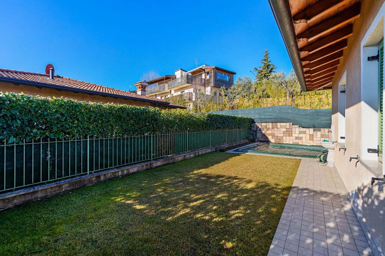 Вилла у озера Гарда, Италия, 150 м2 фото 2