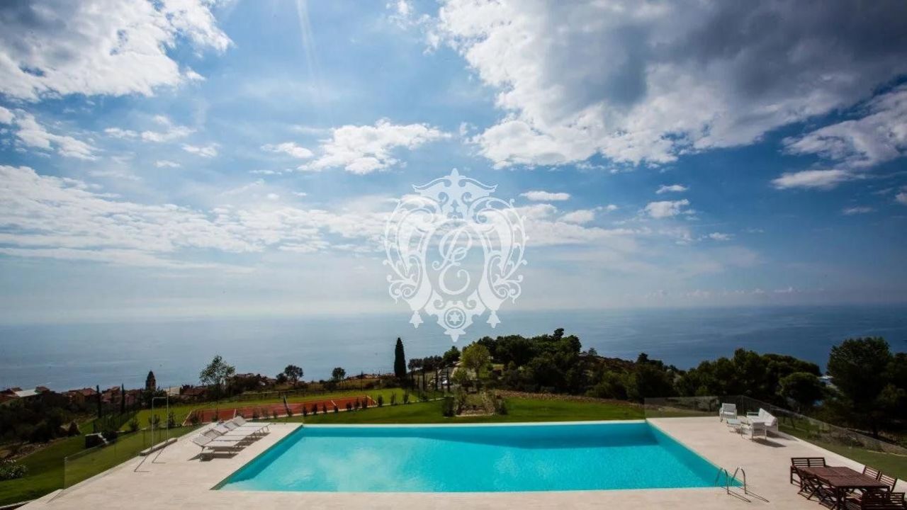 Вилла в Сан-Ремо, Италия, 800 м2 фото 2