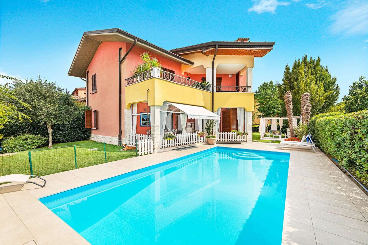 Апартаменты у озера Гарда, Италия, 128 м2 фото 1