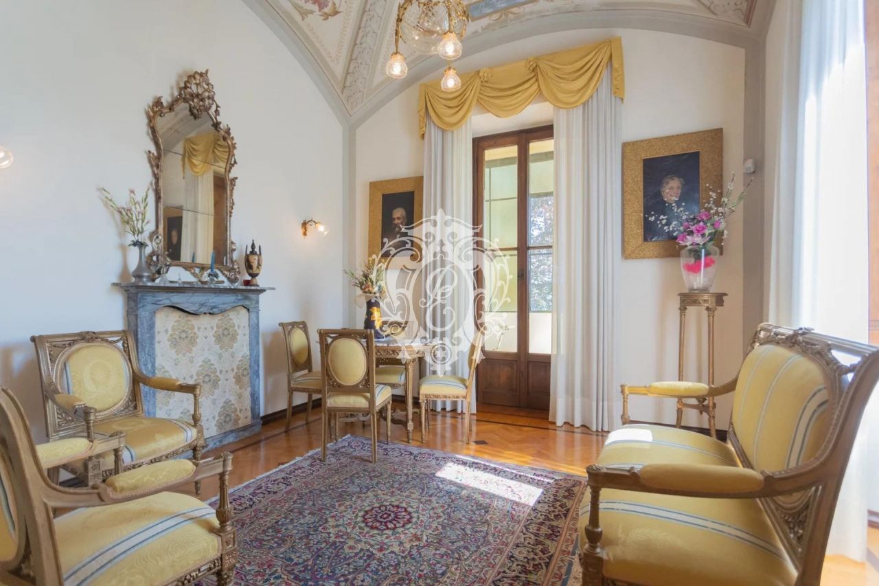 Вилла в Комо, Италия, 540 м2 фото 2