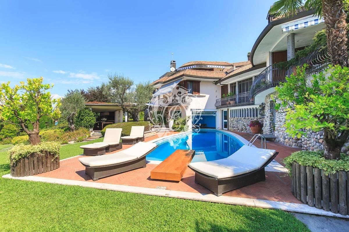 Вилла в Безоццо, Италия, 550 м2 фото 2
