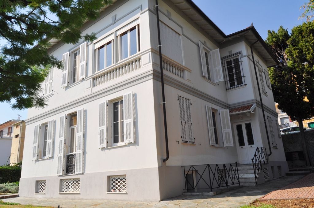 Вилла в Сан-Ремо, Италия, 350 м2 фото 1