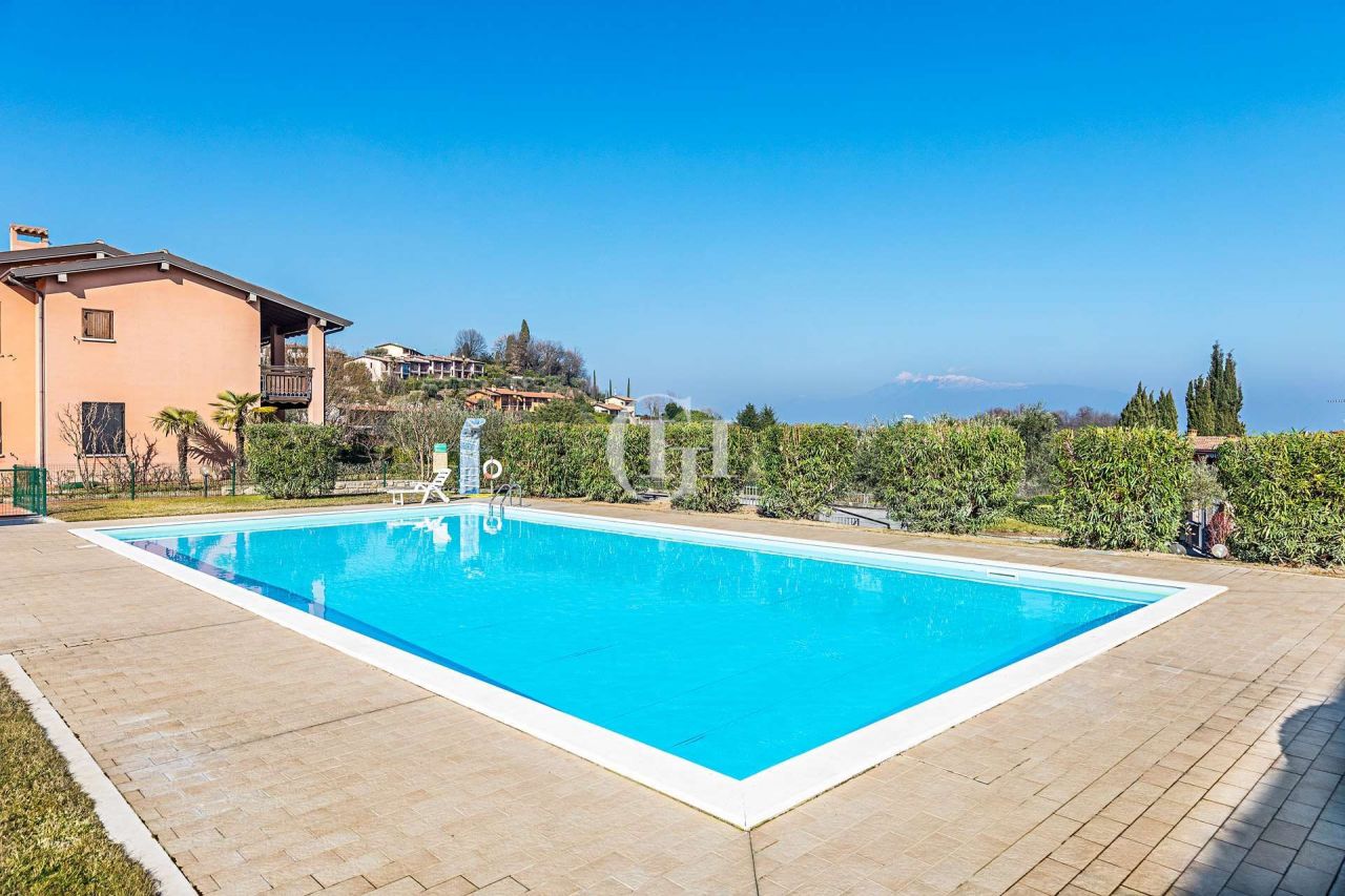 Квартира у озера Гарда, Италия, 75 м2 фото 1