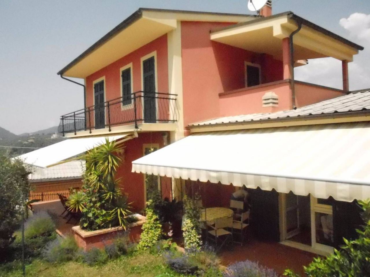 Дом в Кьявари, Италия, 300 м2 фото 1