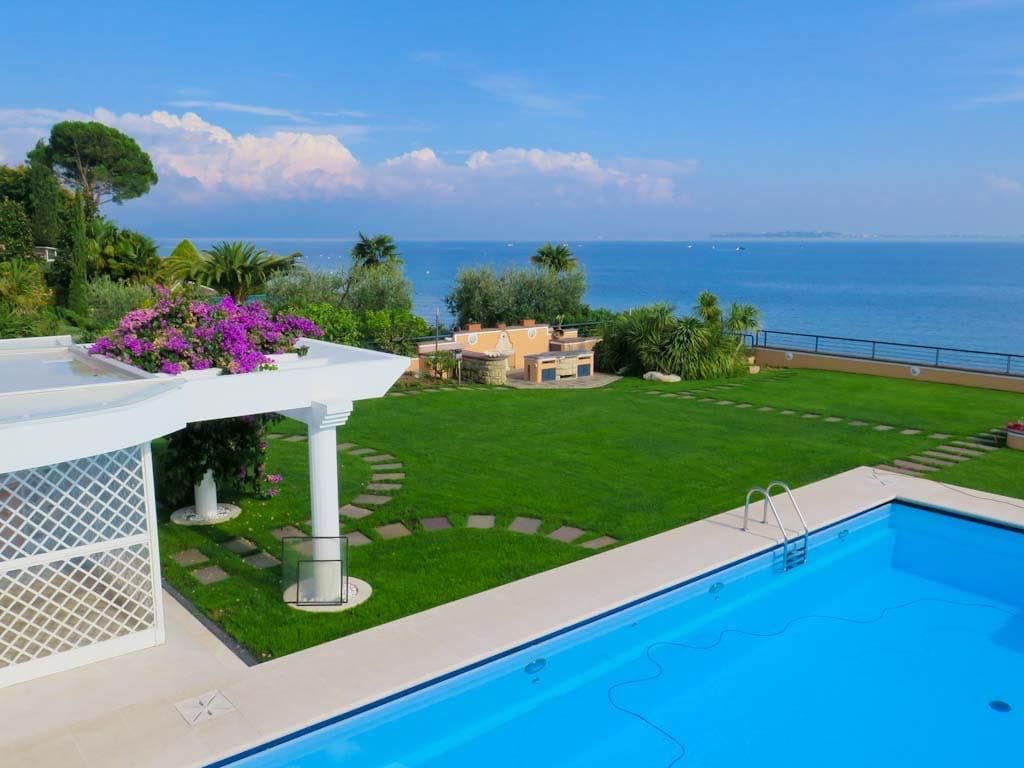 Вилла у озера Гарда, Италия, 800 м2 фото 1
