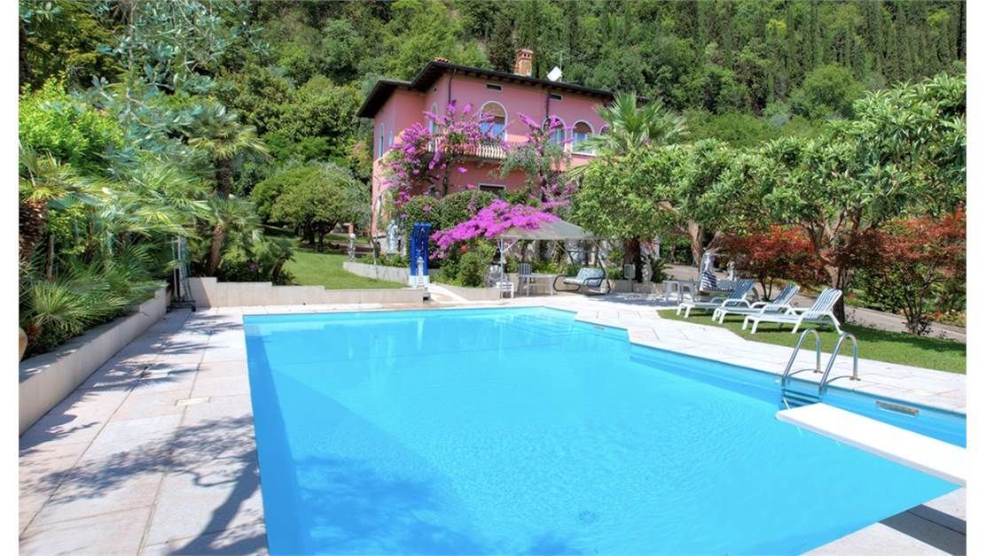 Вилла у озера Гарда, Италия, 600 м2 фото 1