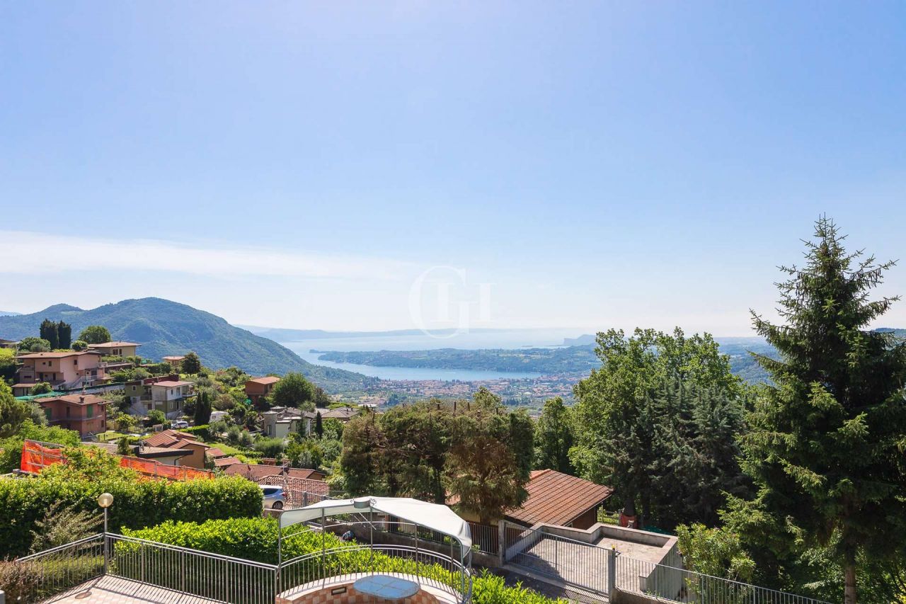 Дом у озера Гарда, Италия, 300 м2 фото 1