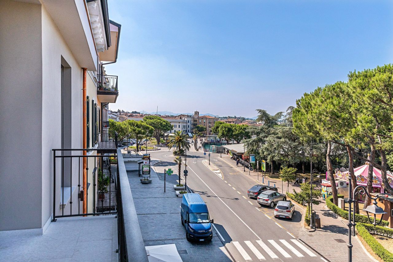 Апартаменты у озера Гарда, Италия, 200 м2 фото 2