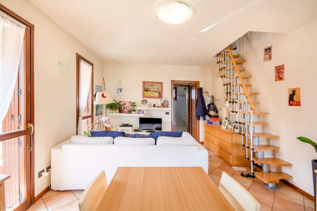 Апартаменты у озера Гарда, Италия, 100 м2 фото 4