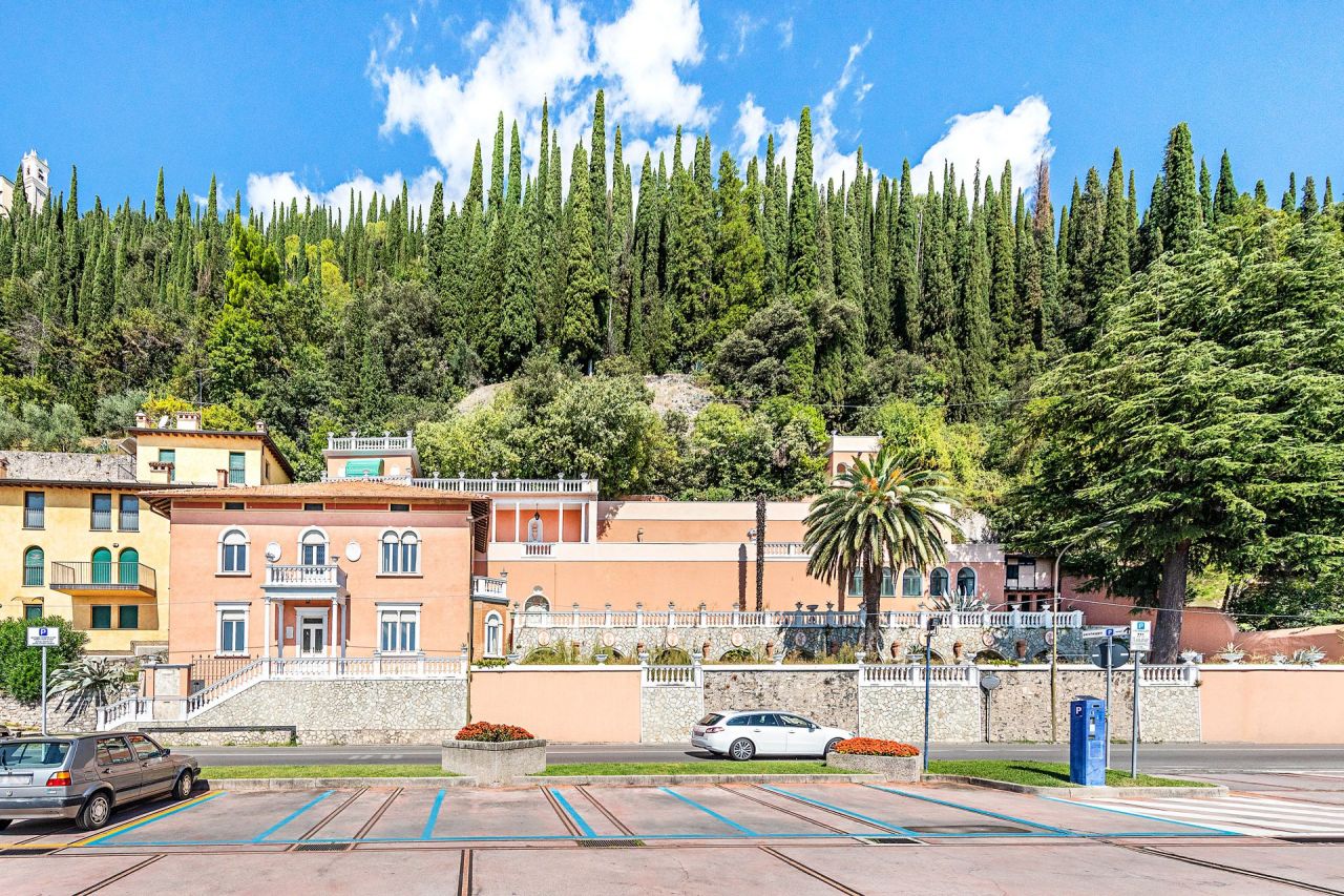 Вилла у озера Гарда, Италия, 540 м2 фото 5