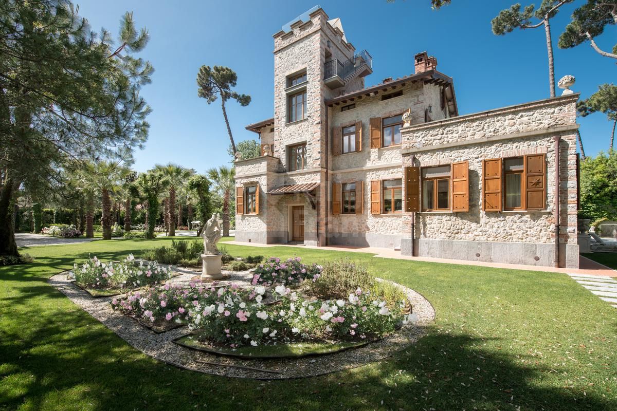 Вилла Форте-деи-Марми, Италия, 500 м2 фото 1