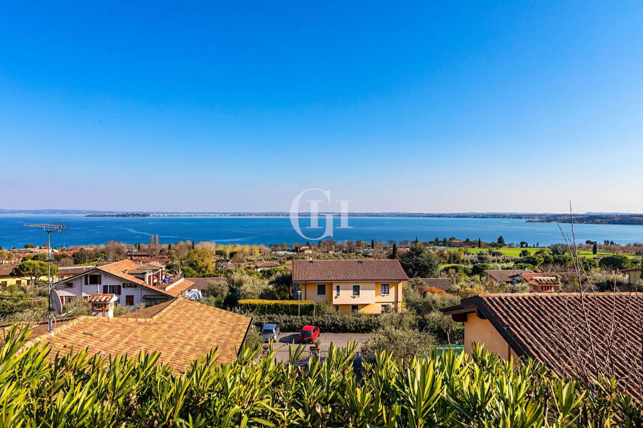 Квартира у озера Гарда, Италия, 90 м2 фото 4