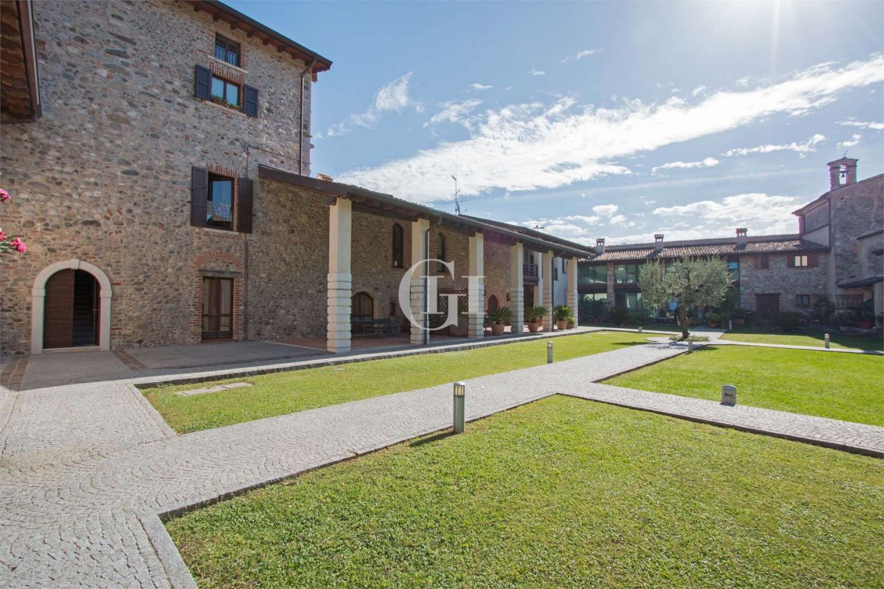 Апартаменты у озера Гарда, Италия, 120 м2 фото 1