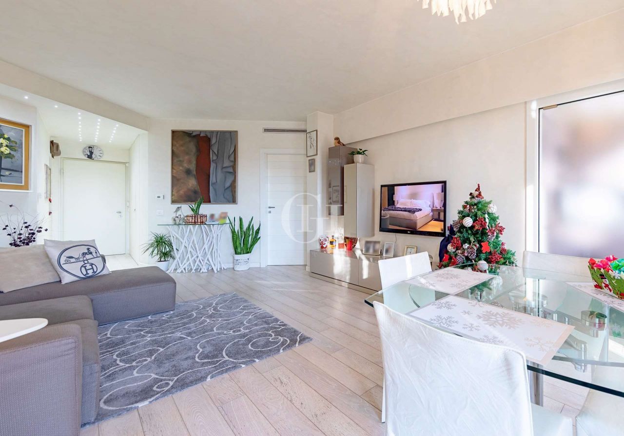 Апартаменты у озера Гарда, Италия, 95 м2 фото 2