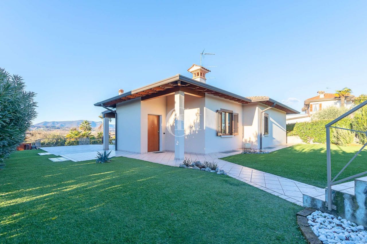 Вилла у озера Гарда, Италия, 350 м2 фото 2
