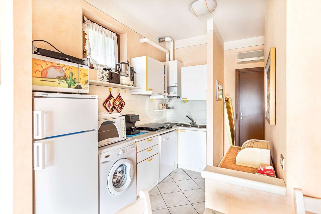 Апартаменты у озера Гарда, Италия, 90 м2 фото 3