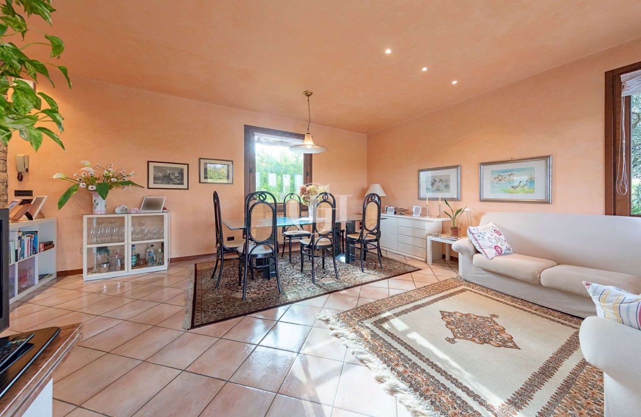 Вилла у озера Гарда, Италия, 350 м2 фото 3