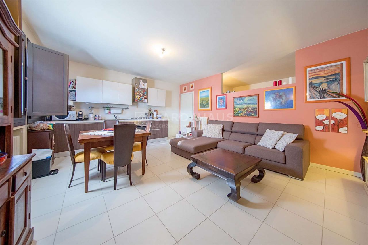 Апартаменты у озера Гарда, Италия, 70 м2 фото 4