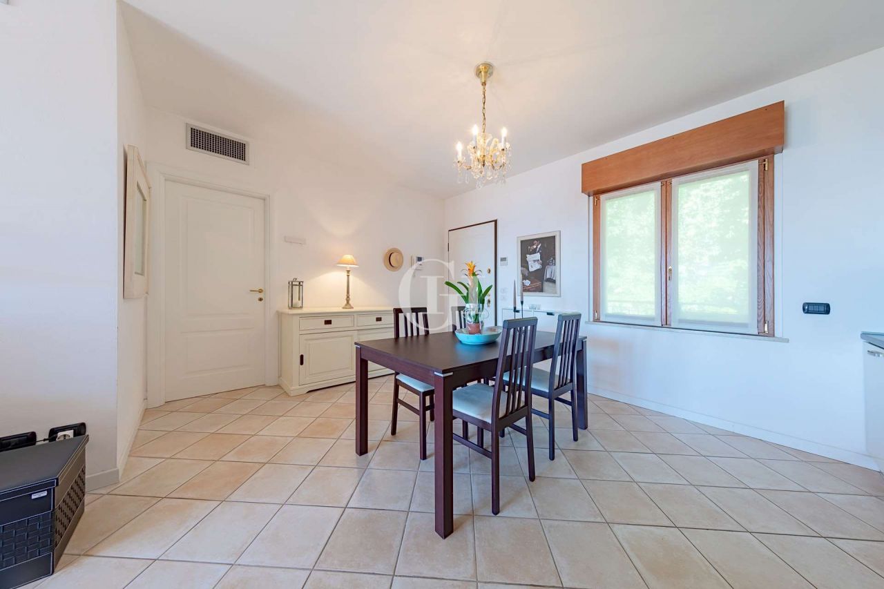 Квартира у озера Гарда, Италия, 75 м2 фото 4