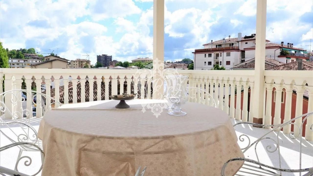 Вилла в Конельяно, Италия, 460 м2 фото 2