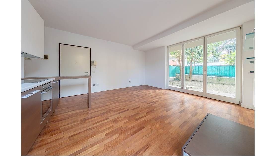 Квартира у озера Гарда, Италия, 80 м2 фото 2