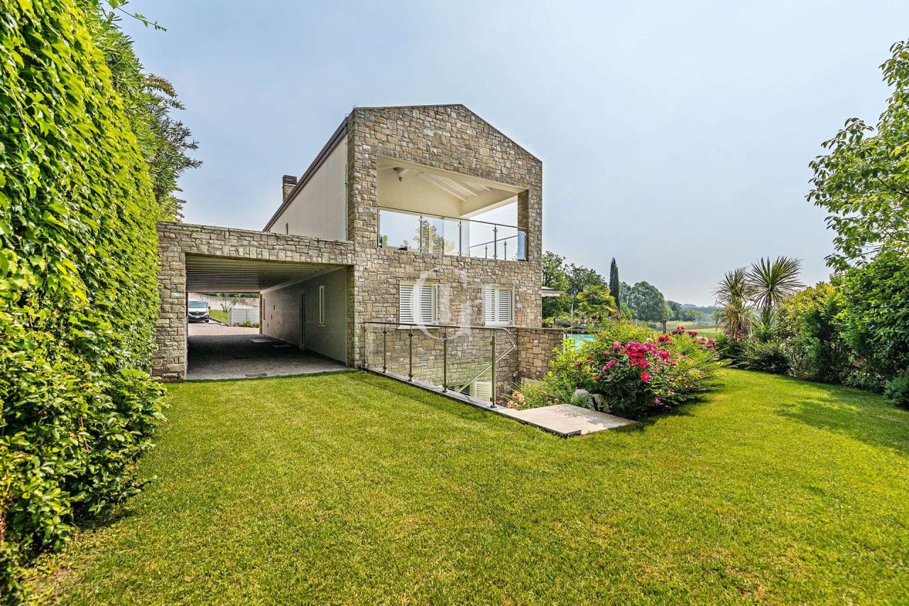 Вилла у озера Гарда, Италия, 362 м2 фото 1