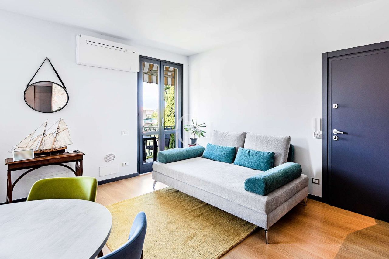 Квартира у озера Гарда, Италия, 70 м2 фото 3