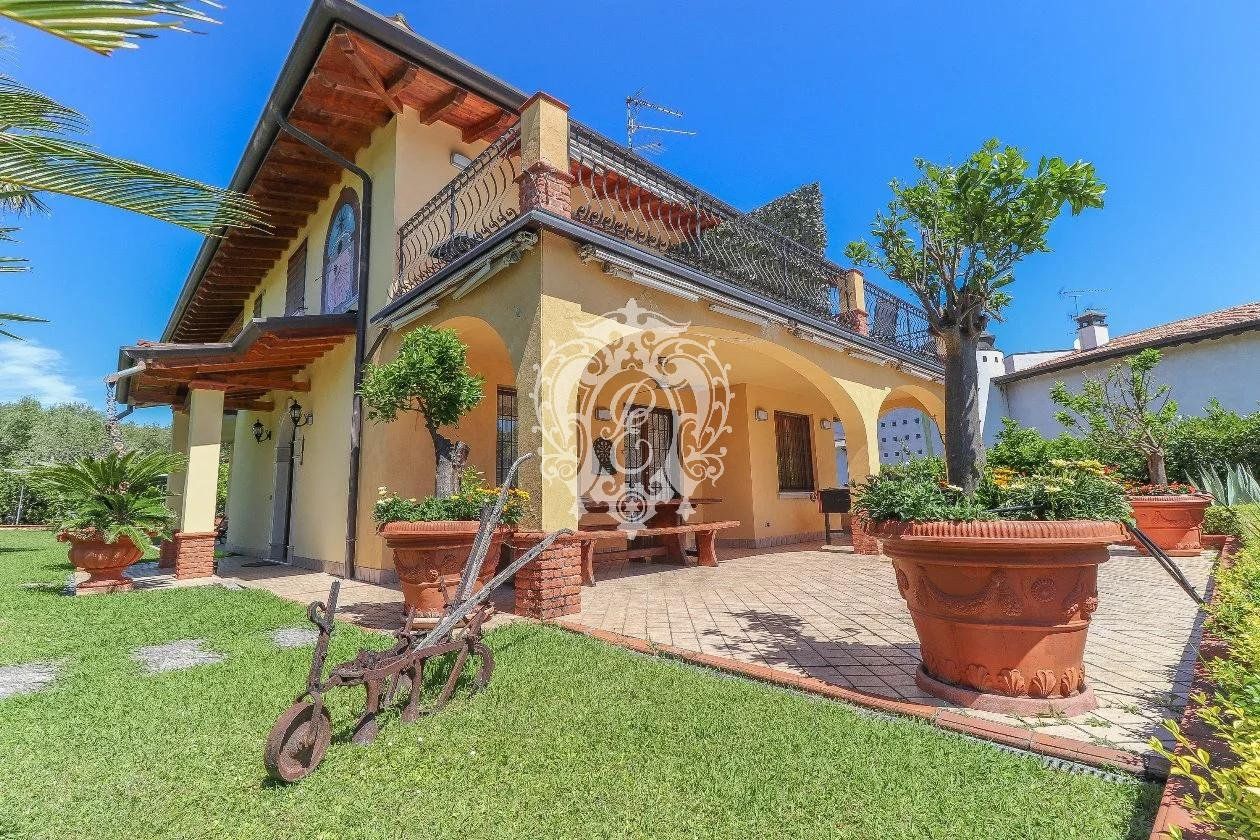 Вилла в Монига-дель-Гарда, Италия, 400 м2 фото 4