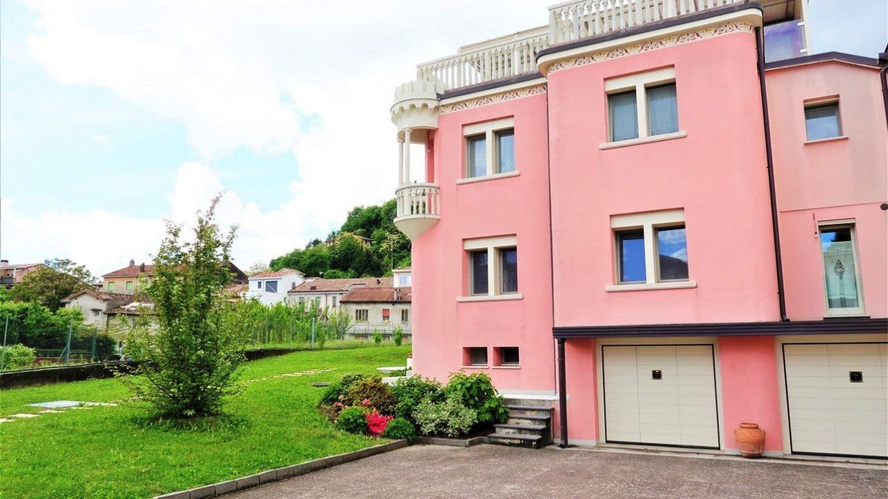 Вилла в Конельяно, Италия, 460 м2 фото 1
