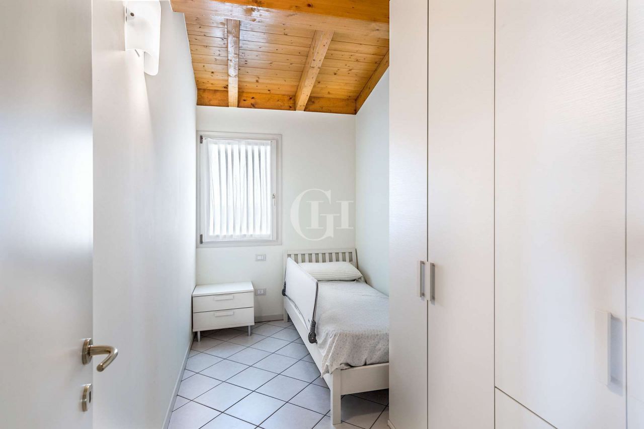 Апартаменты у озера Гарда, Италия, 78 м2 фото 4