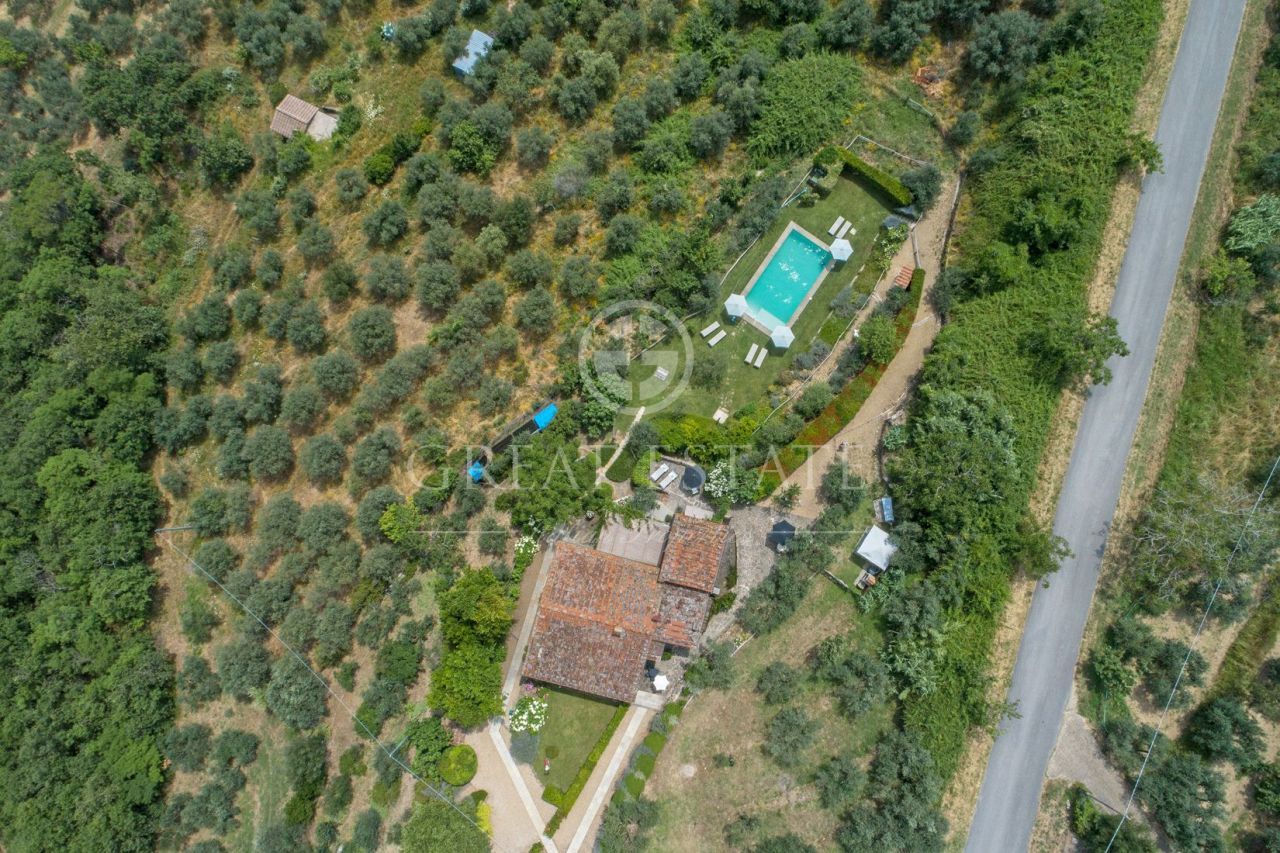 Дом Loro Ciuffenna, Италия, 305.7 м2 фото 3
