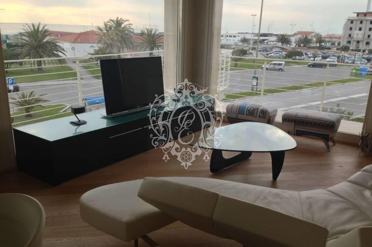 Апартаменты в Виареджо, Италия, 80 м2 фото 1