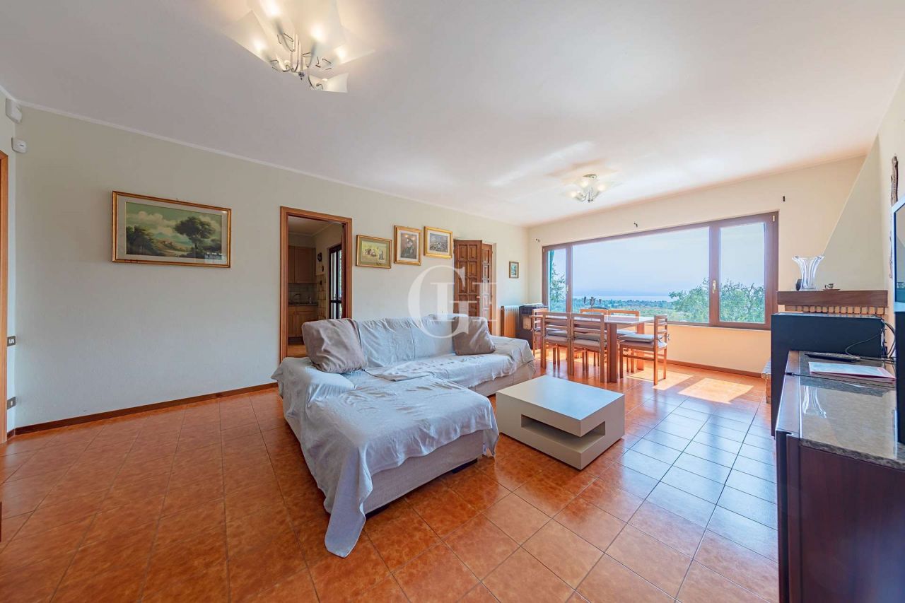 Вилла у озера Гарда, Италия, 350 м2 фото 4