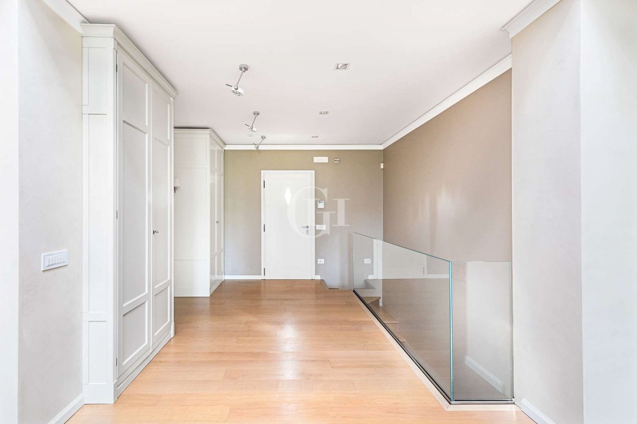Вилла у озера Гарда, Италия, 300 м2 фото 5