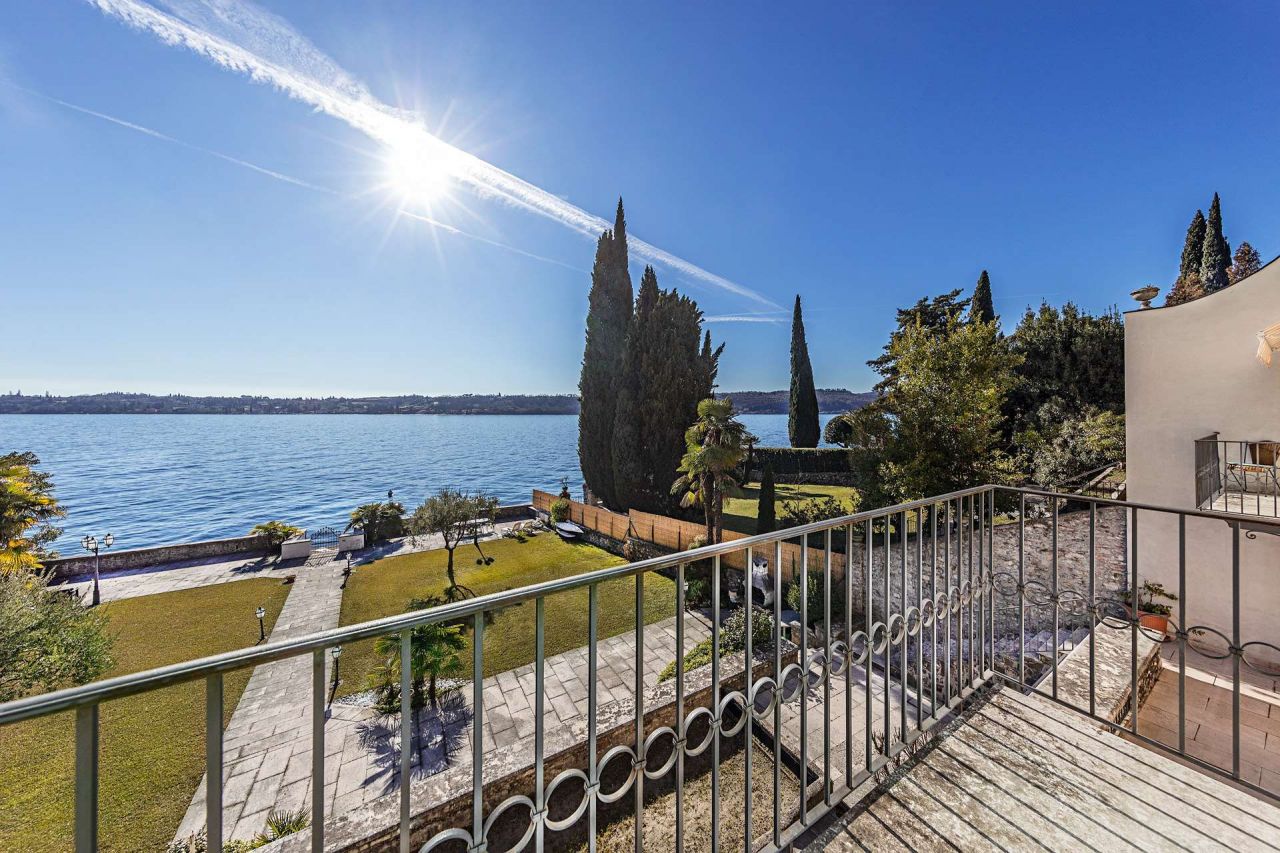 Квартира у озера Гарда, Италия, 46 м2 фото 1