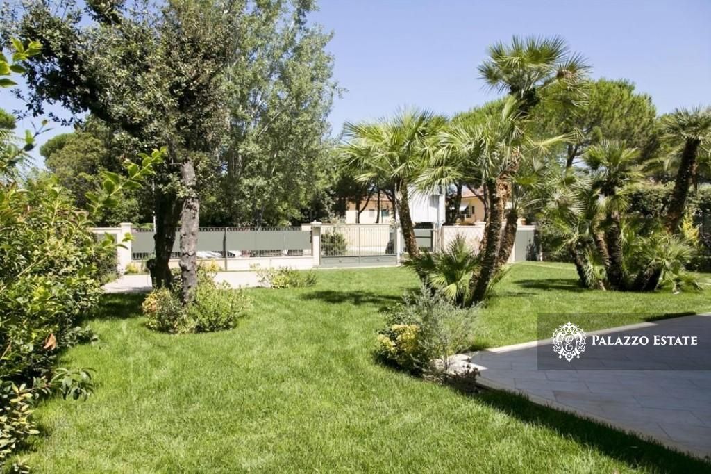 Вилла в Форте деи Марми, Италия, 300 м2 фото 2