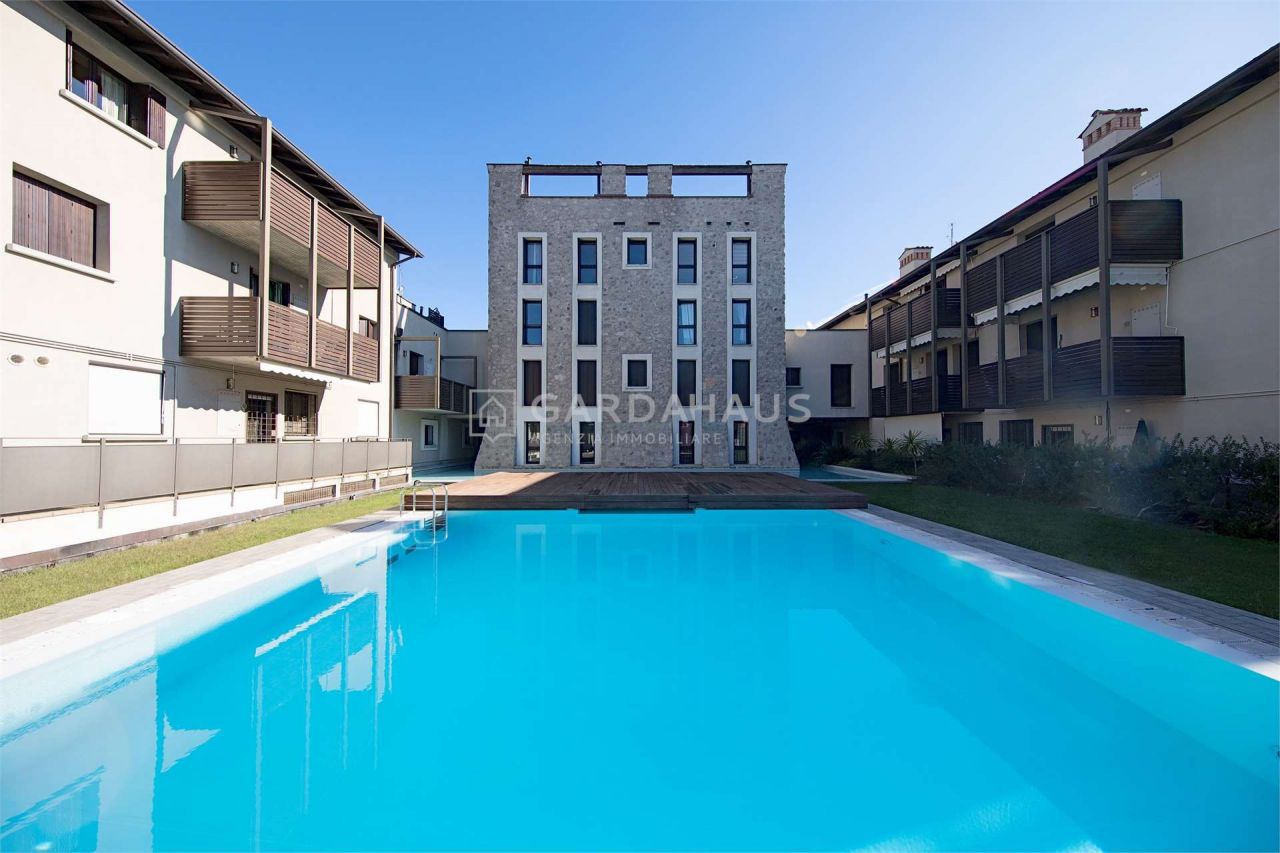 Апартаменты у озера Гарда, Италия, 70 м2 фото 1