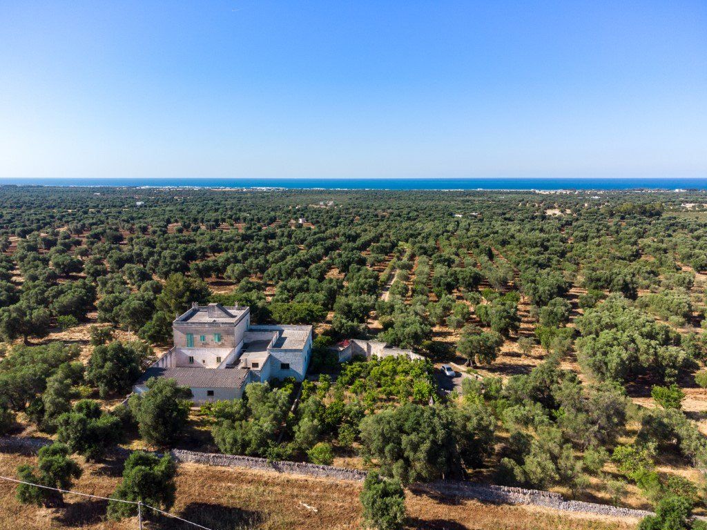 Поместье в Остуни, Италия, 550 м2 фото 1