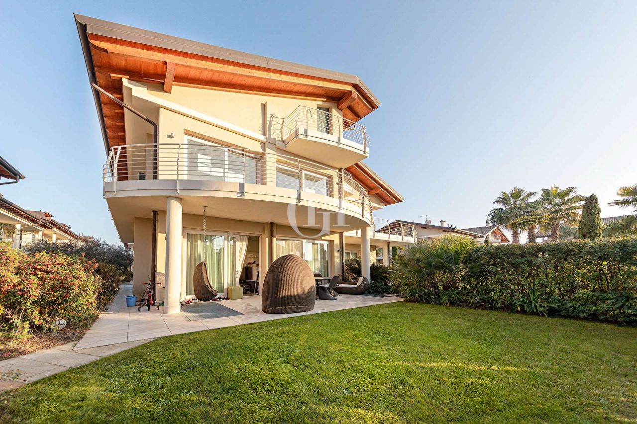 Таунхаус у озера Гарда, Италия, 125 м2 фото 1