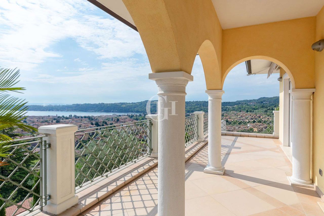 Вилла у озера Гарда, Италия, 570 м2 фото 1