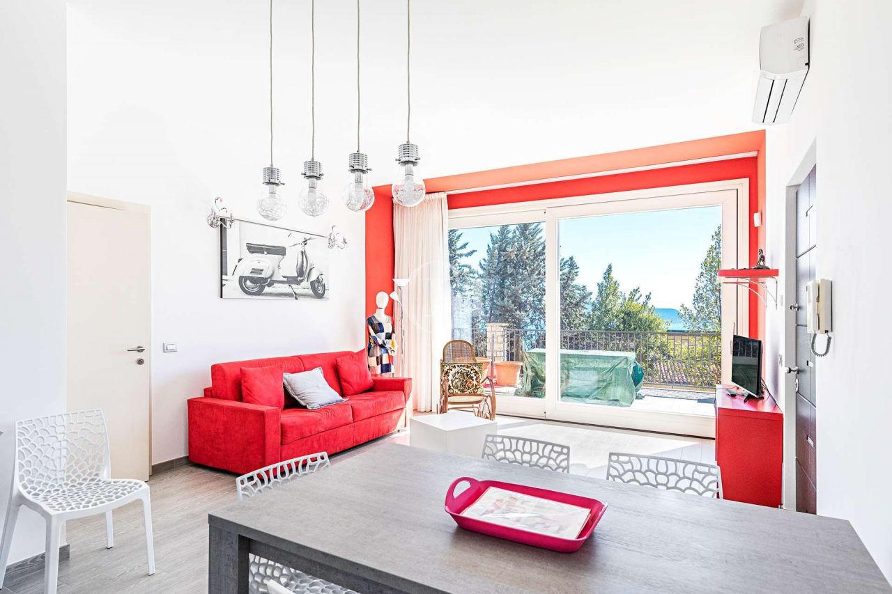 Апартаменты у озера Гарда, Италия, 100 м2 фото 1