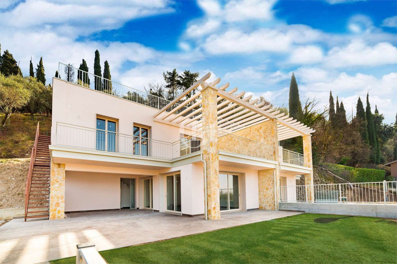 Дом у озера Гарда, Италия, 220 м2 фото 2