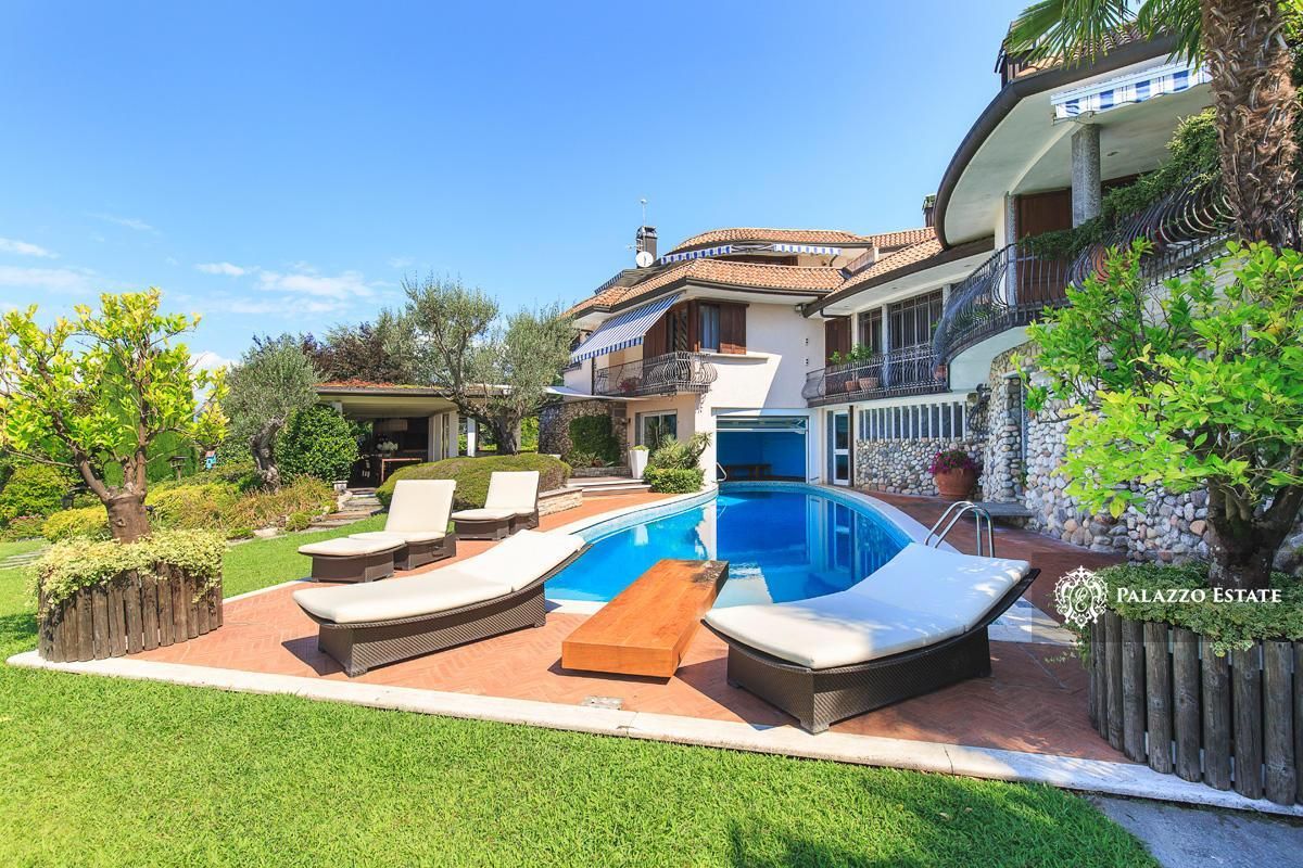 Вилла у озера Маджоре, Италия, 550 м2 фото 2