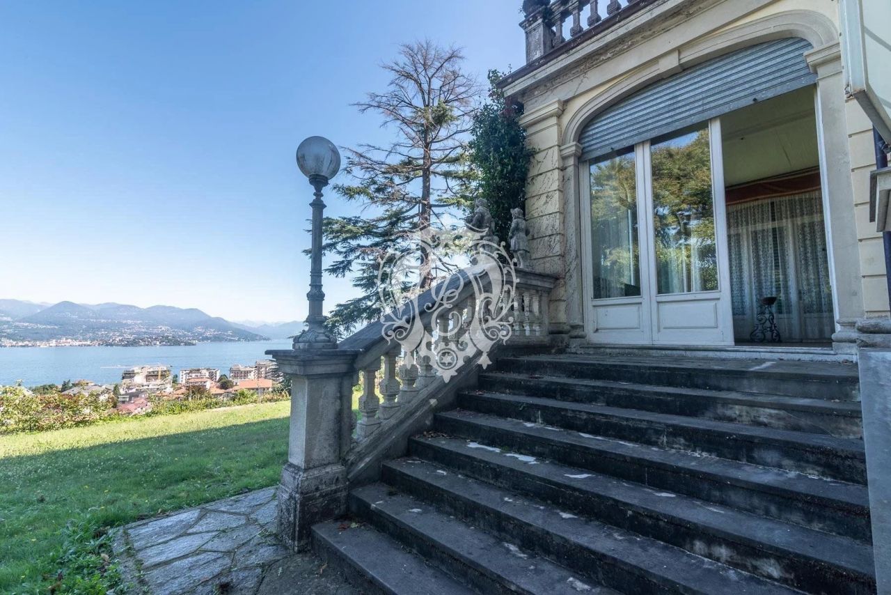 Вилла в Стрезе, Италия, 830 м2 фото 1