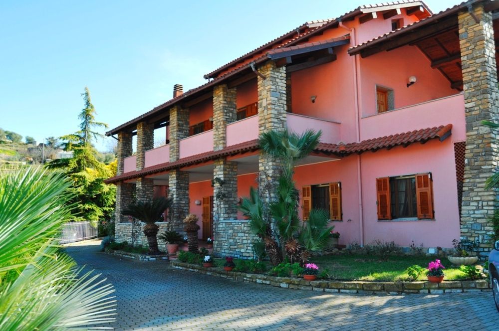 Вилла в Сан-Ремо, Италия, 322 м2 фото 2