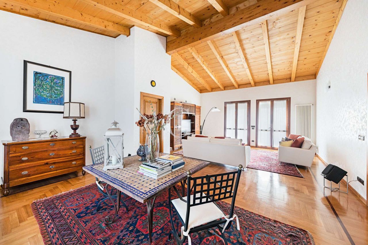 Пентхаус у озера Гарда, Италия, 190 м2 фото 4