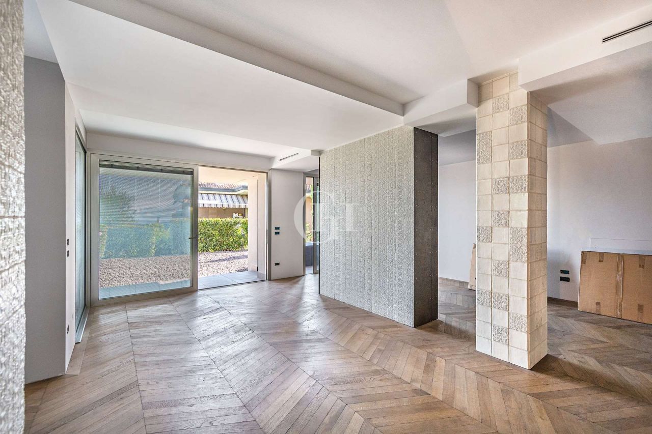 Квартира у озера Гарда, Италия, 270 м2 фото 2