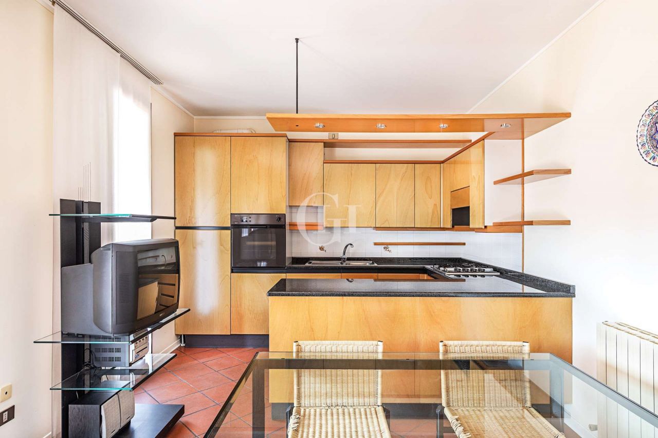 Квартира у озера Гарда, Италия, 85 м2 фото 4
